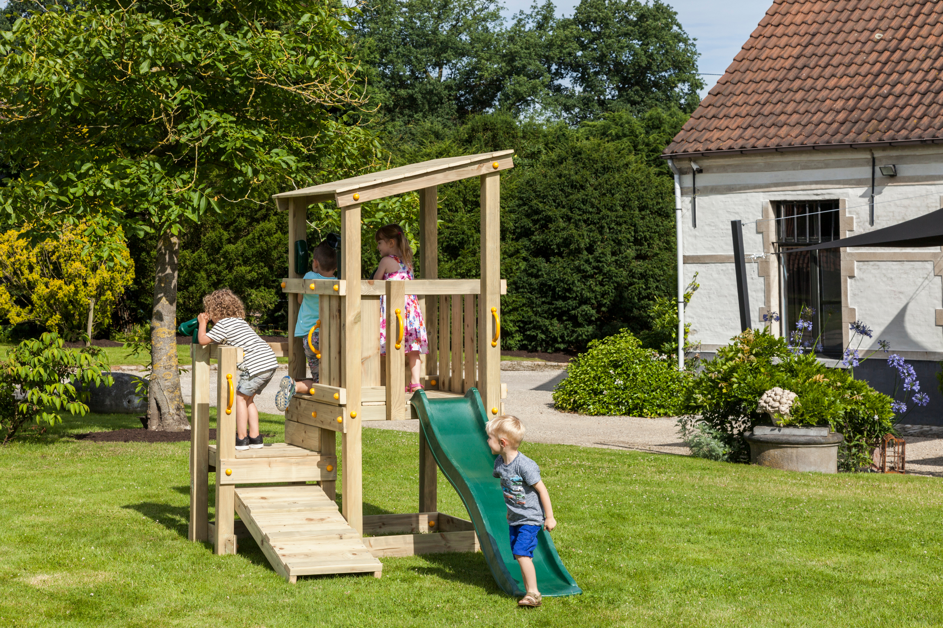 Spielturm CASCADE Wasserrutsche Kletterrampe Kinderspielturm Kletterturm Holz